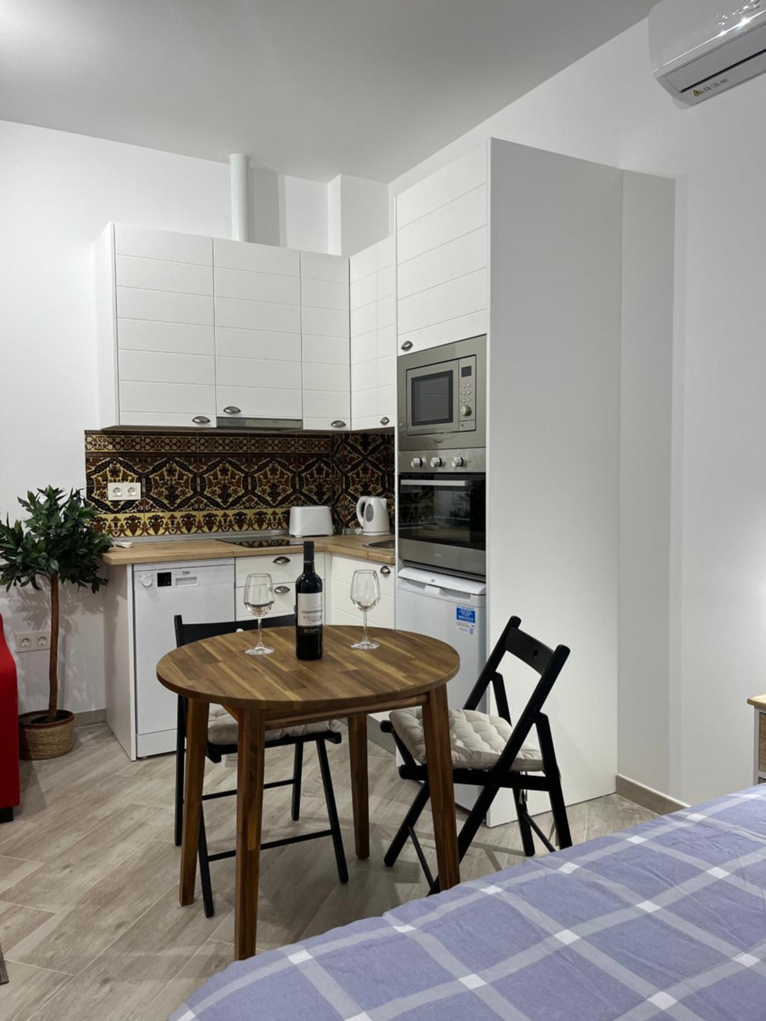 Apartment Malasana 51, New Art Apartment, Breakfast Included, Historic Center, Quite Neighborhood, Ml Malaga